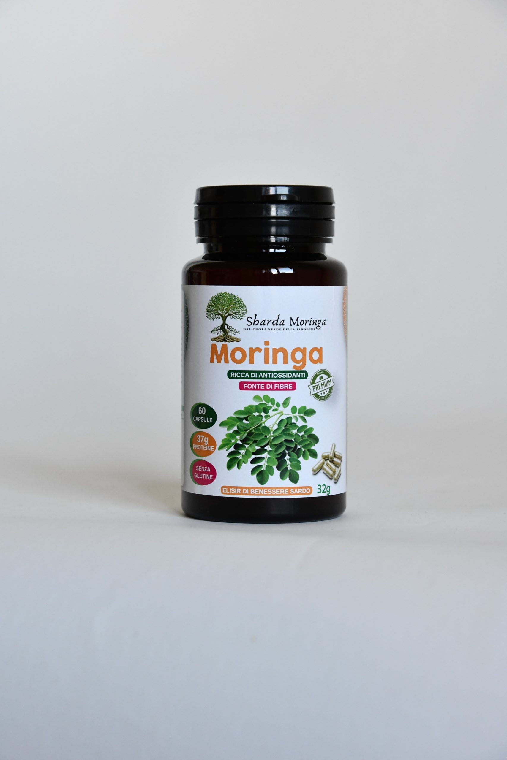 Confezione di opercoli di Moringa superfood naturale a base di foglie essiccate e macinate